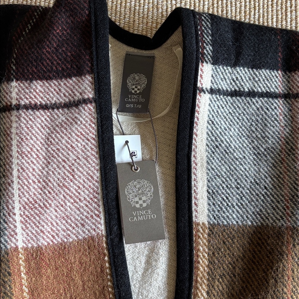 Vince Camuto Women’s Plaid Reversible Poncho with toggle NWT One Size - Picture 6 of 6